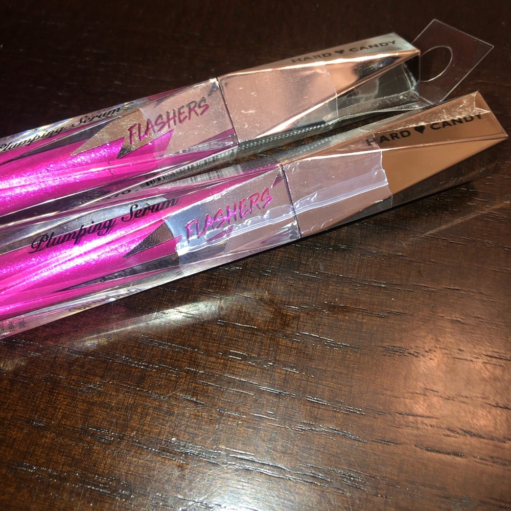 Plumping lip gloss